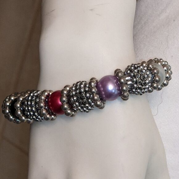 Chunky multi colored bead & silvertone bracelet - Picture 1 of 9